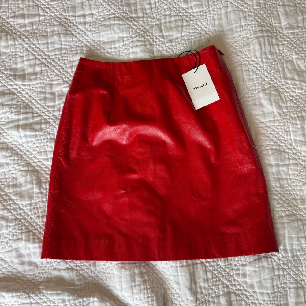 Theory//Women's Light Poppy Varnished Lamp Mini Skirt